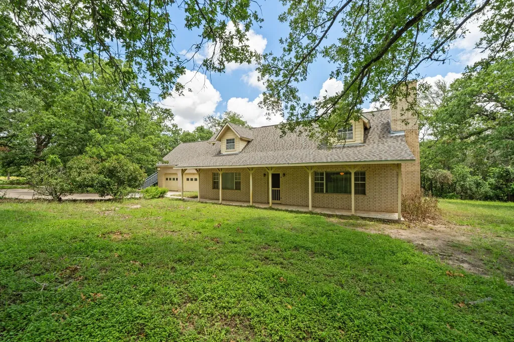 272 Old Coach Lane Elgin TX 78621
