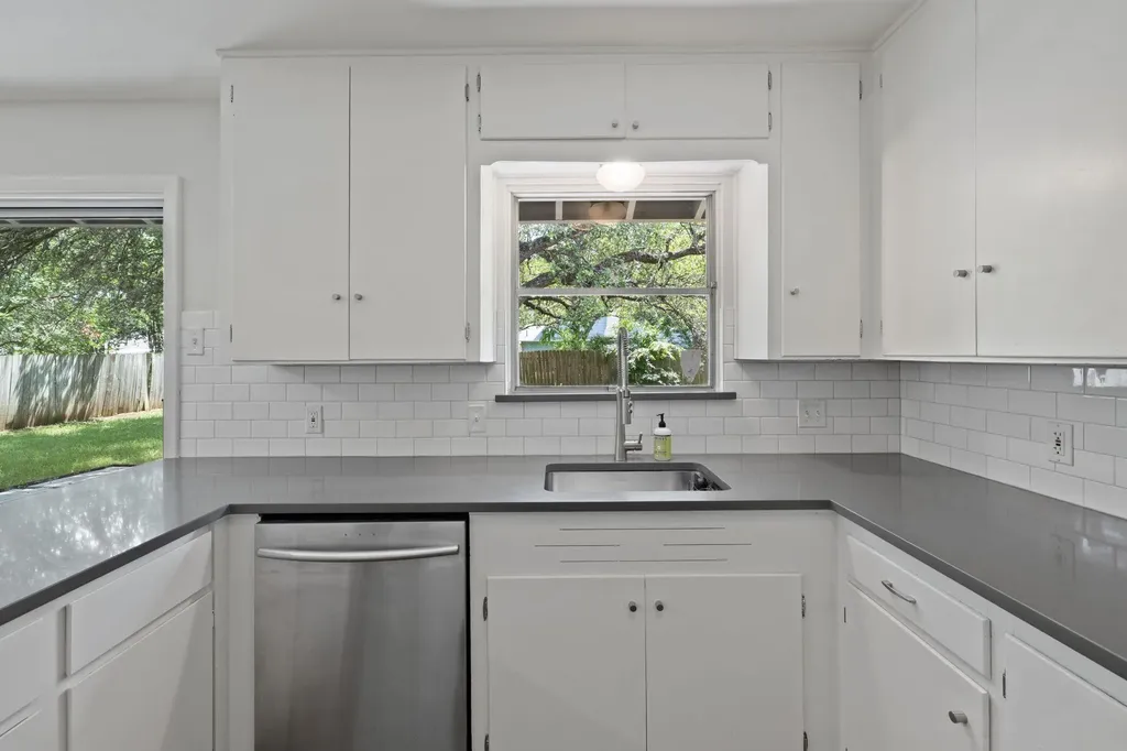 2015 Fair Oaks Drive Austin TX 78745