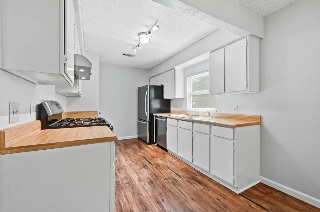 5509 Porsche Lane Austin TX 78749
