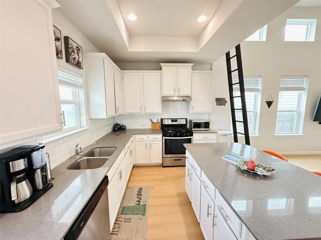 10221 Forest Grove Drive Austin TX 78747