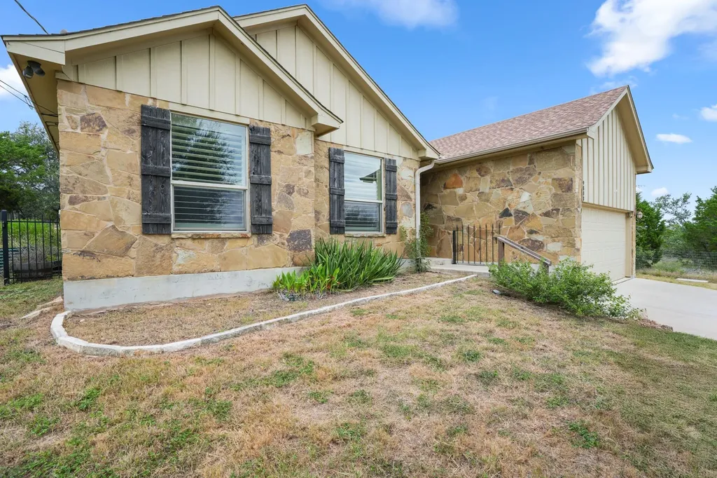 9808 Longhorn Skyway Dripping Springs TX 78620