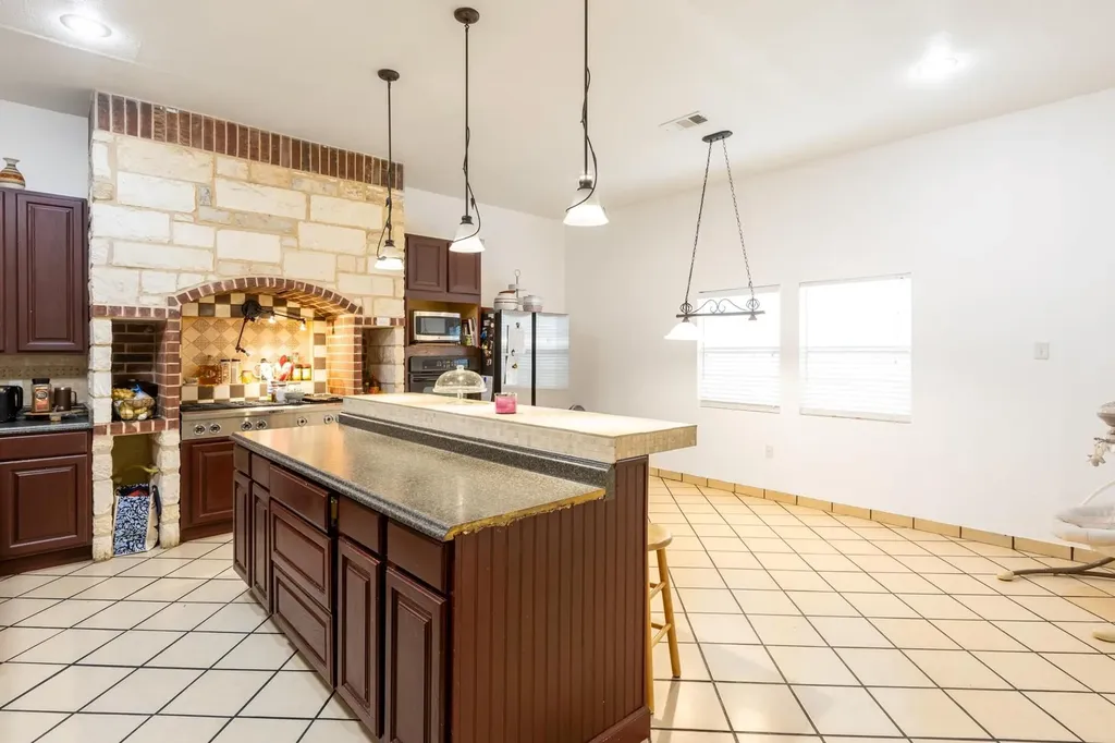 176 Old Lexington Road Elgin TX 78621