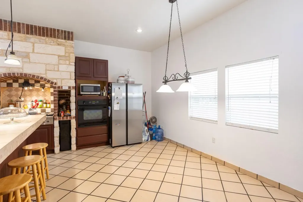 176 Old Lexington Road Elgin TX 78621