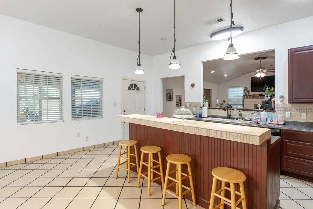 176 Old Lexington Road Elgin TX 78621