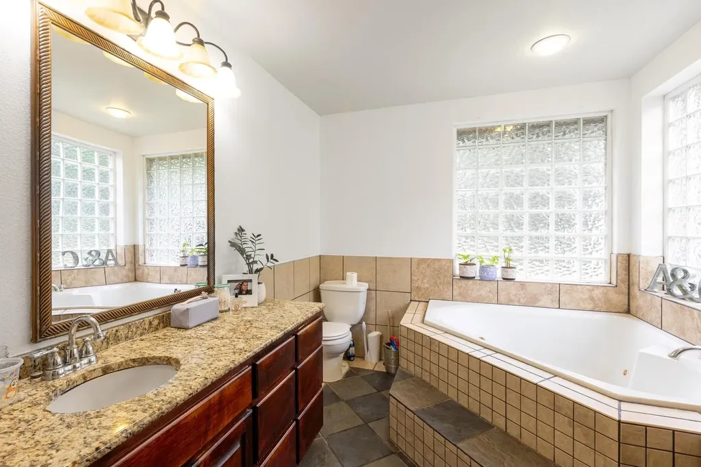 176 Old Lexington Road Elgin TX 78621