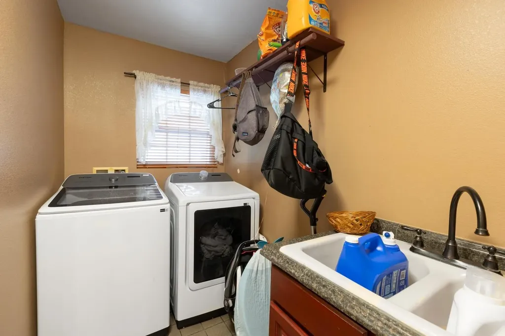 176 Old Lexington Road Elgin TX 78621