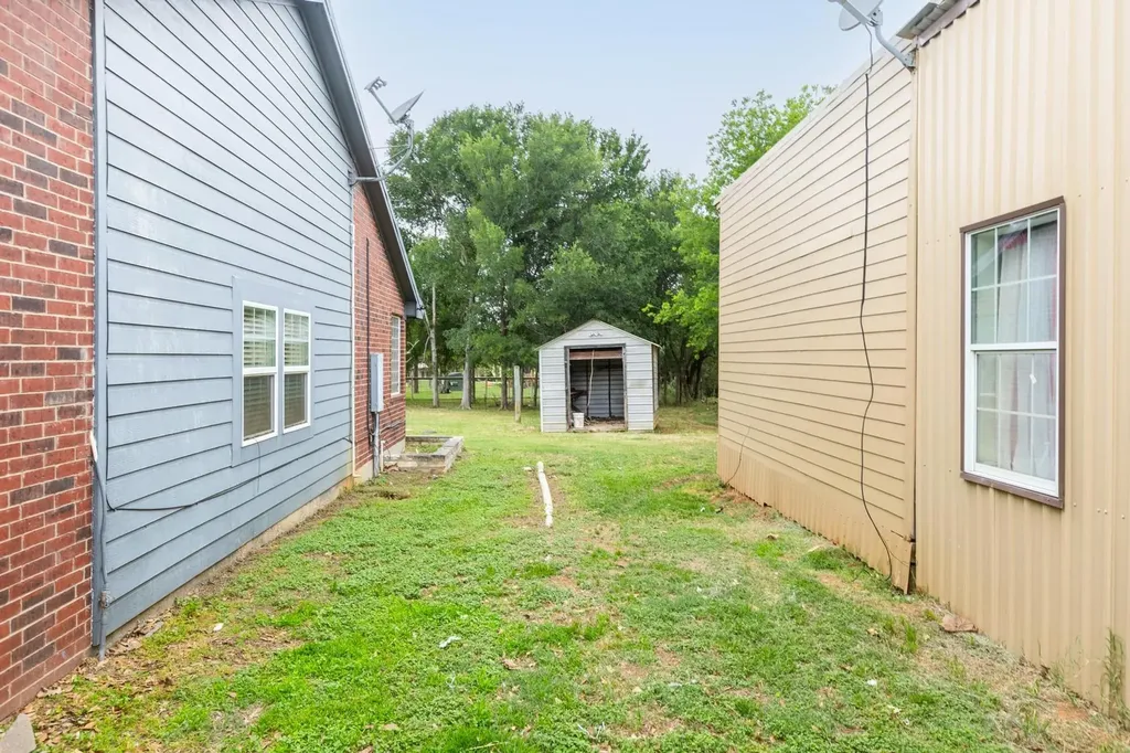 176 Old Lexington Road Elgin TX 78621