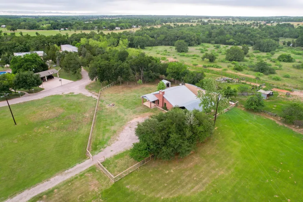 176 Old Lexington Road Elgin TX 78621