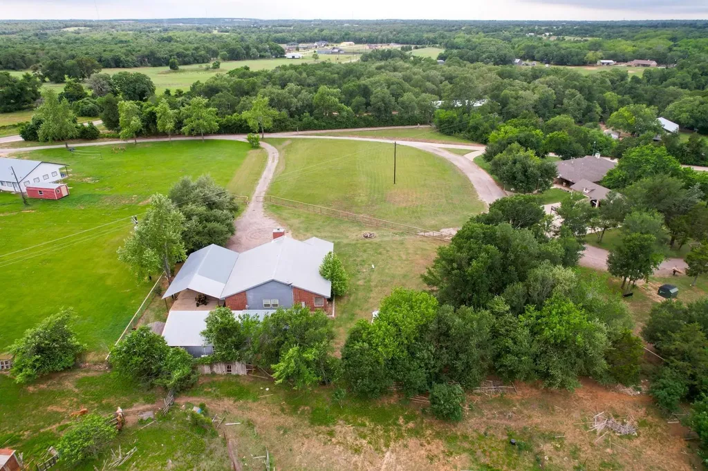 176 Old Lexington Road Elgin TX 78621