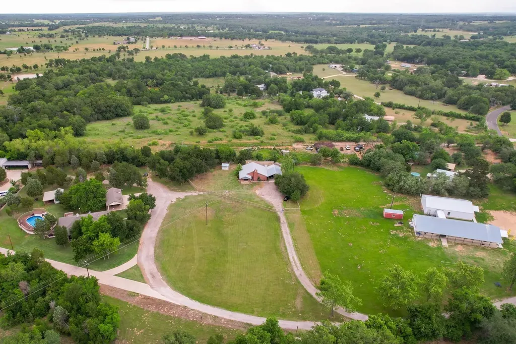 176 Old Lexington Road Elgin TX 78621