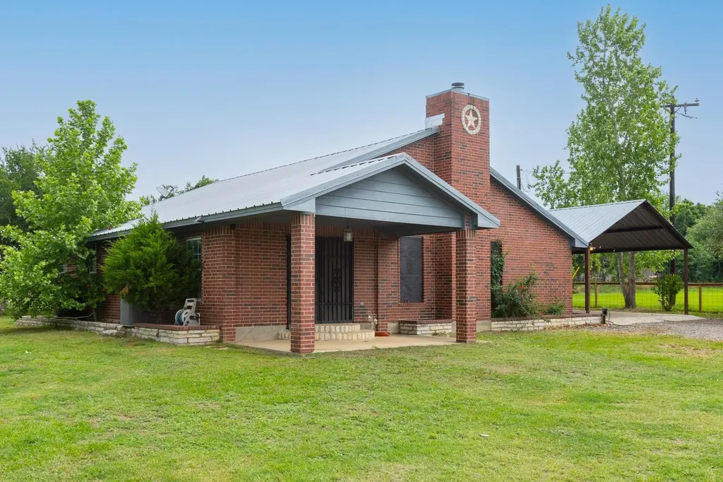 176 Old Lexington Road Elgin TX 78621