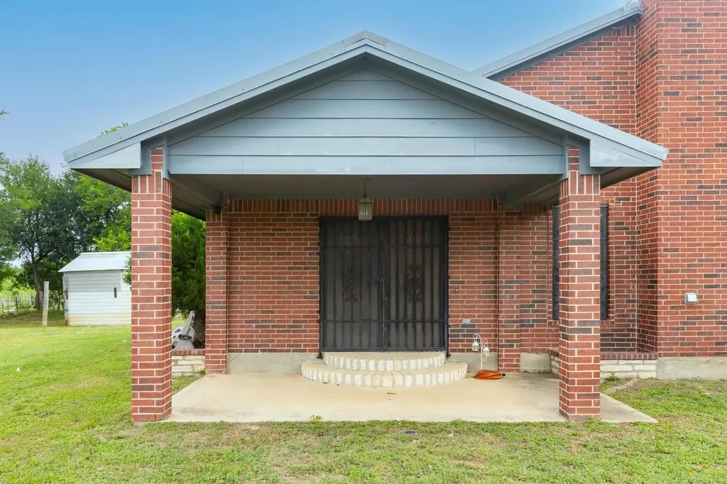 176 Old Lexington Road Elgin TX 78621