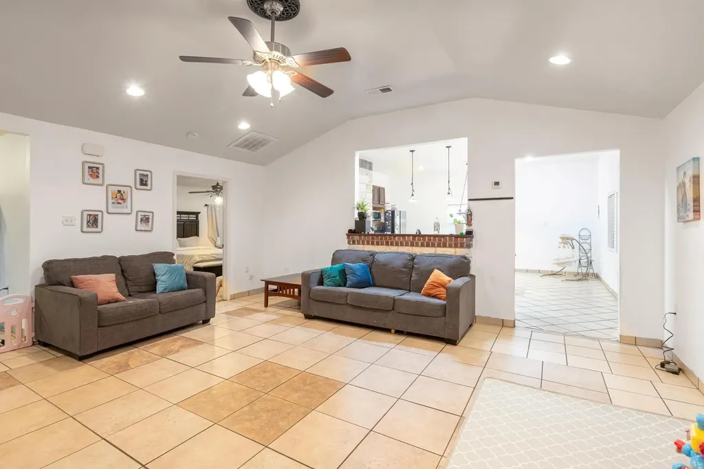 176 Old Lexington Road Elgin TX 78621