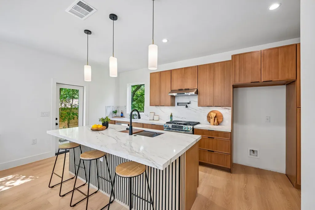513 W Odell Street Austin TX 78752