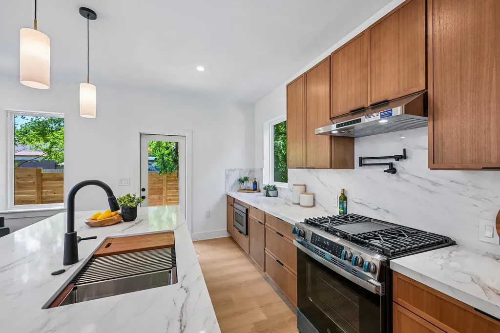 513 W Odell Street Austin TX 78752