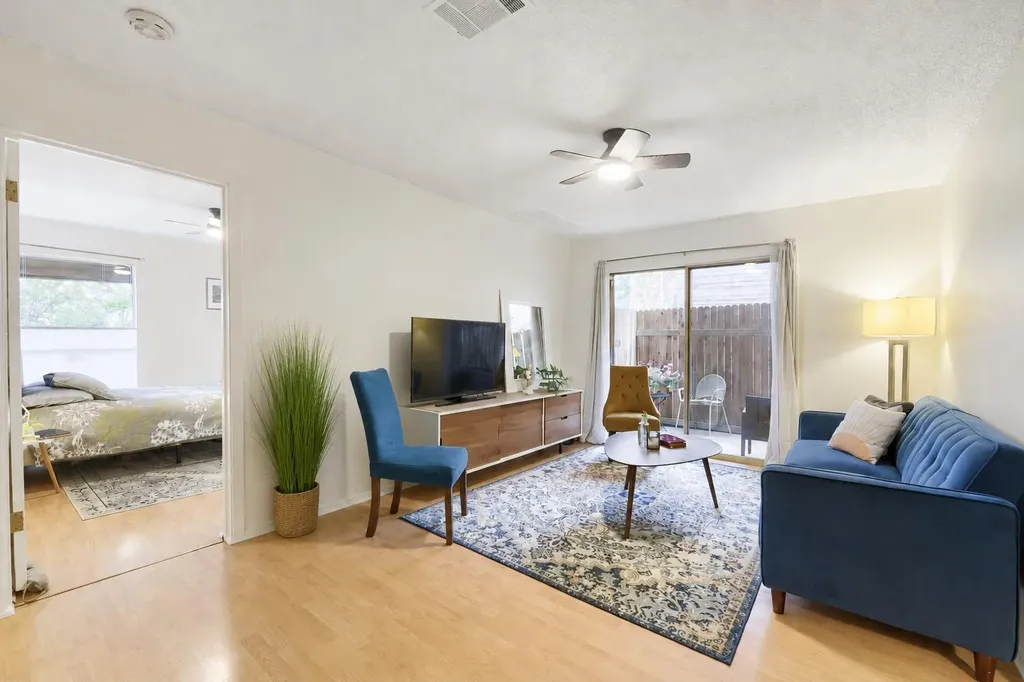 6903 Deatonhill Drive Austin TX 78745