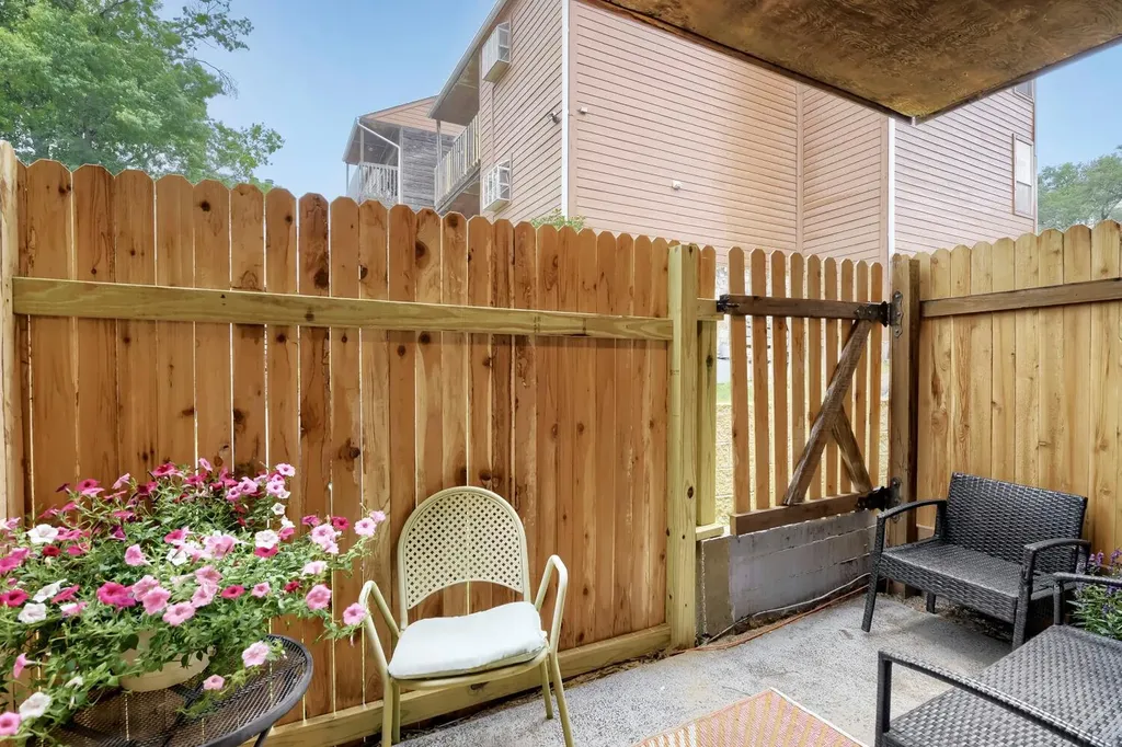 6903 Deatonhill Drive Austin TX 78745