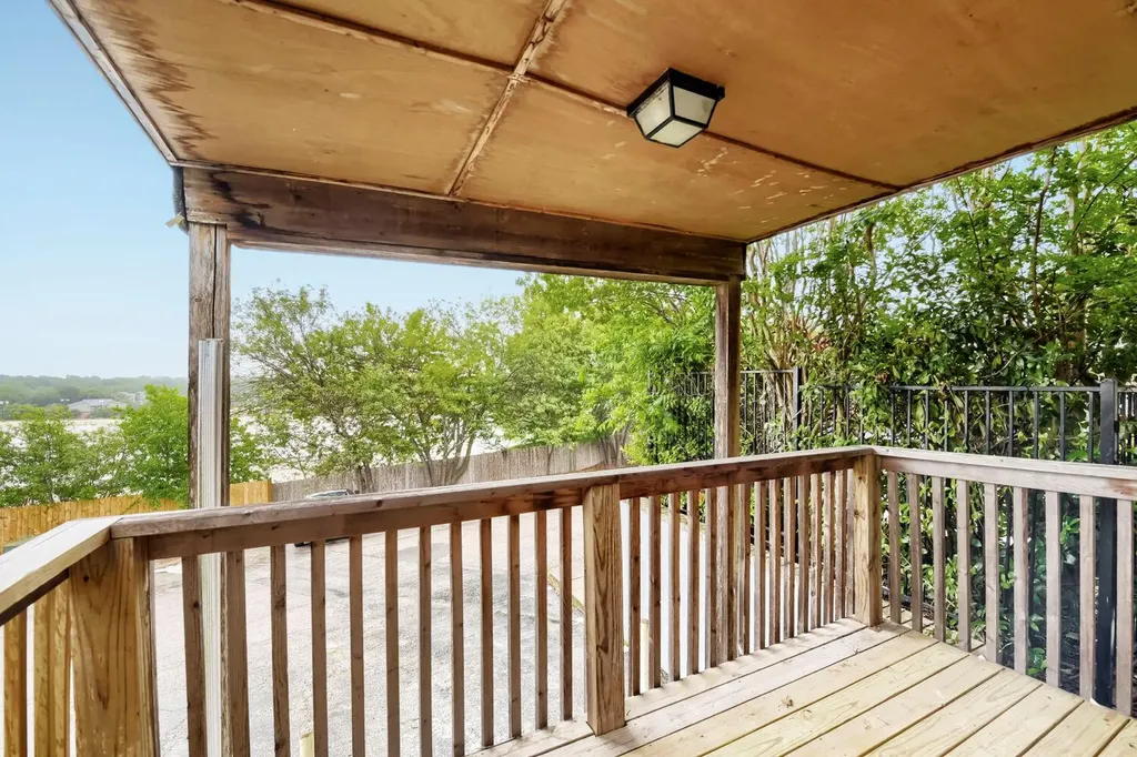 6903 Deatonhill Drive Austin TX 78745