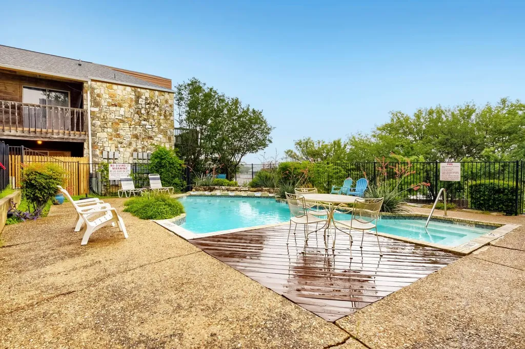 6903 Deatonhill Drive Austin TX 78745