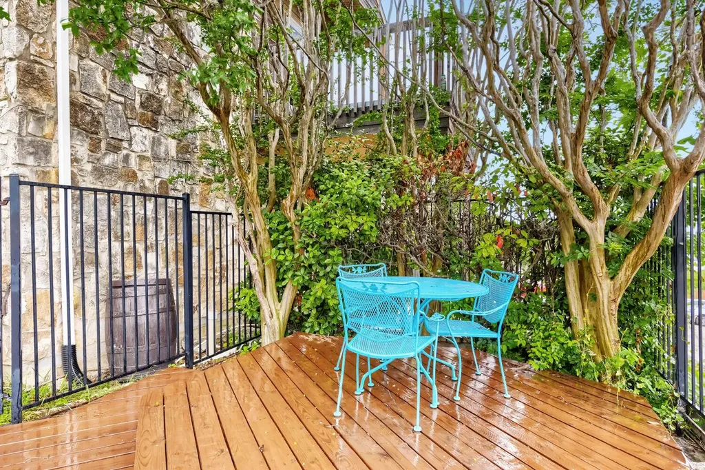 6903 Deatonhill Drive Austin TX 78745