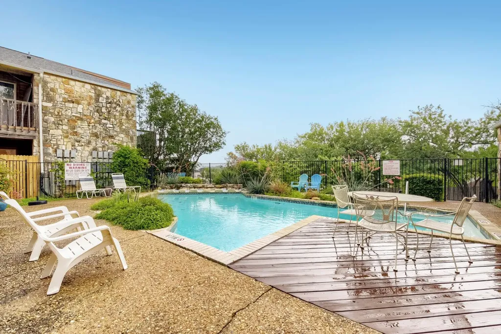 6903 Deatonhill Drive Austin TX 78745