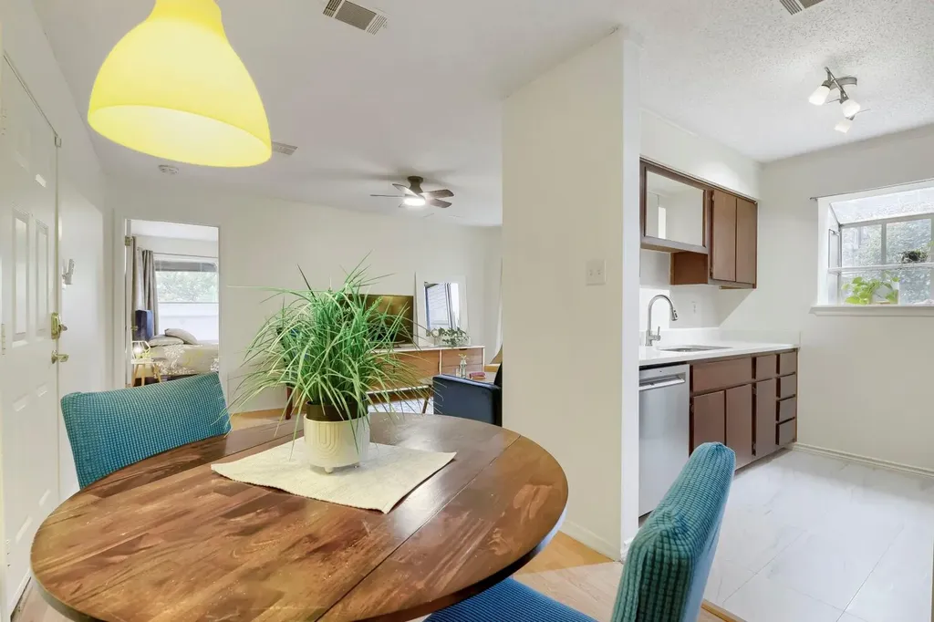 6903 Deatonhill Drive Austin TX 78745