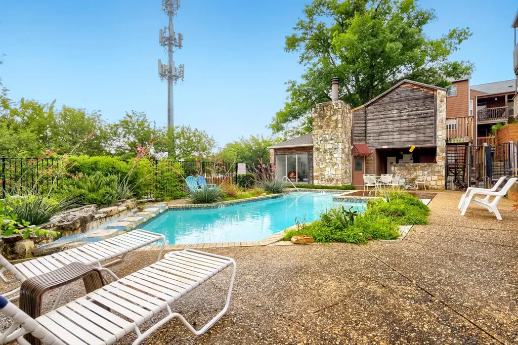 6903 Deatonhill Drive Austin TX 78745