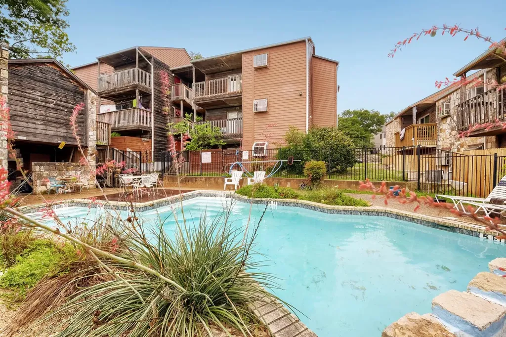 6903 Deatonhill Drive Austin TX 78745