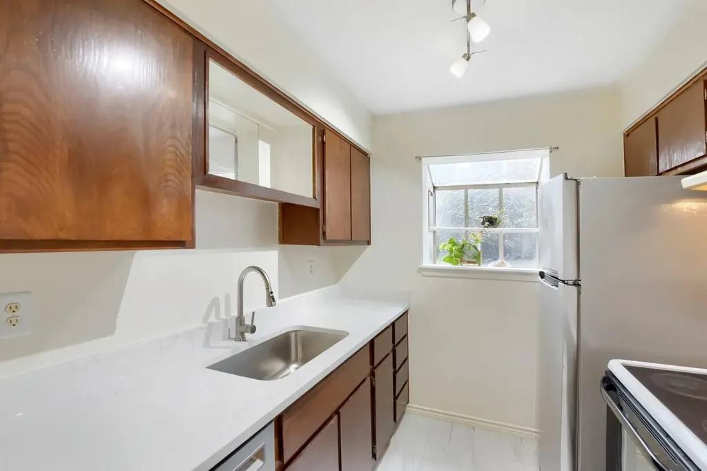 6903 Deatonhill Drive Austin TX 78745