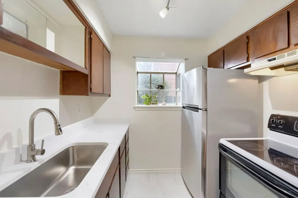 6903 Deatonhill Drive Austin TX 78745