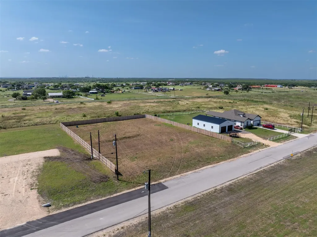 205 Desperado Loop Del Valle TX 78617