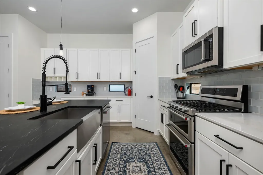 1615 Holly Street Austin TX 78702