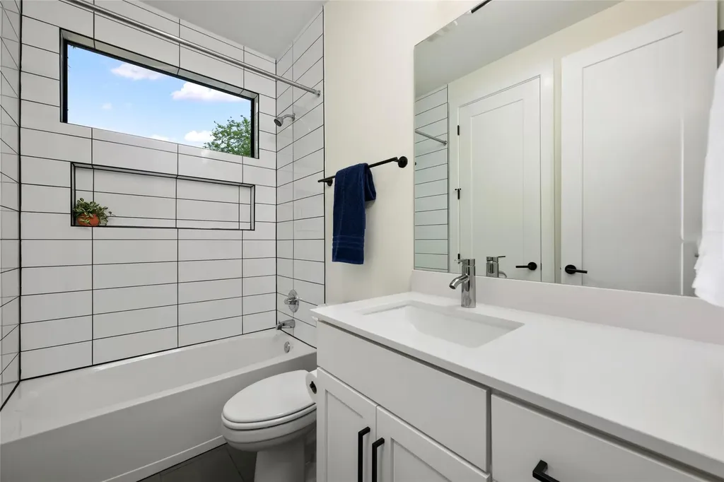 1615 Holly Street Austin TX 78702