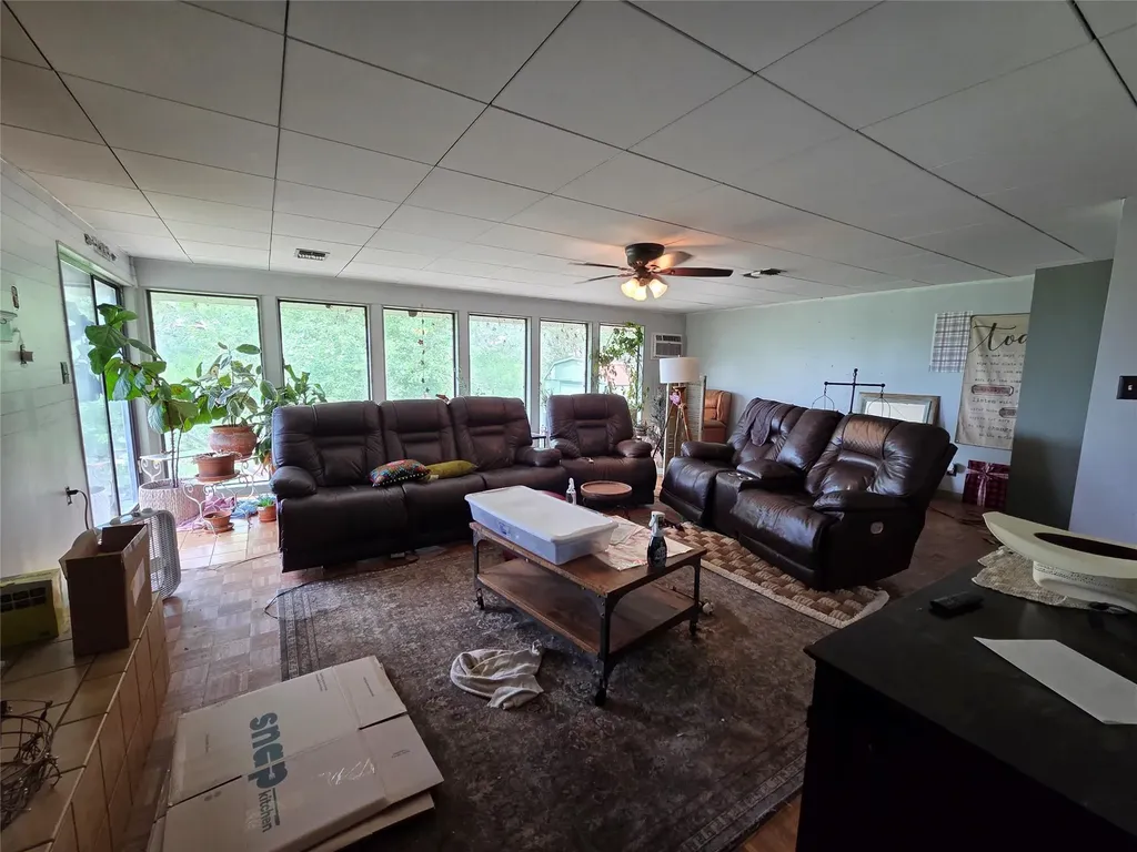 25408 Cove Drive Spicewood TX 78669