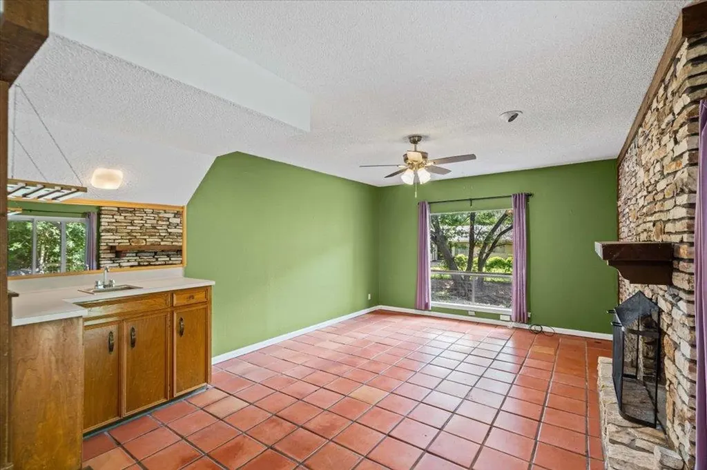 7229 S Brook Drive Austin TX 78736