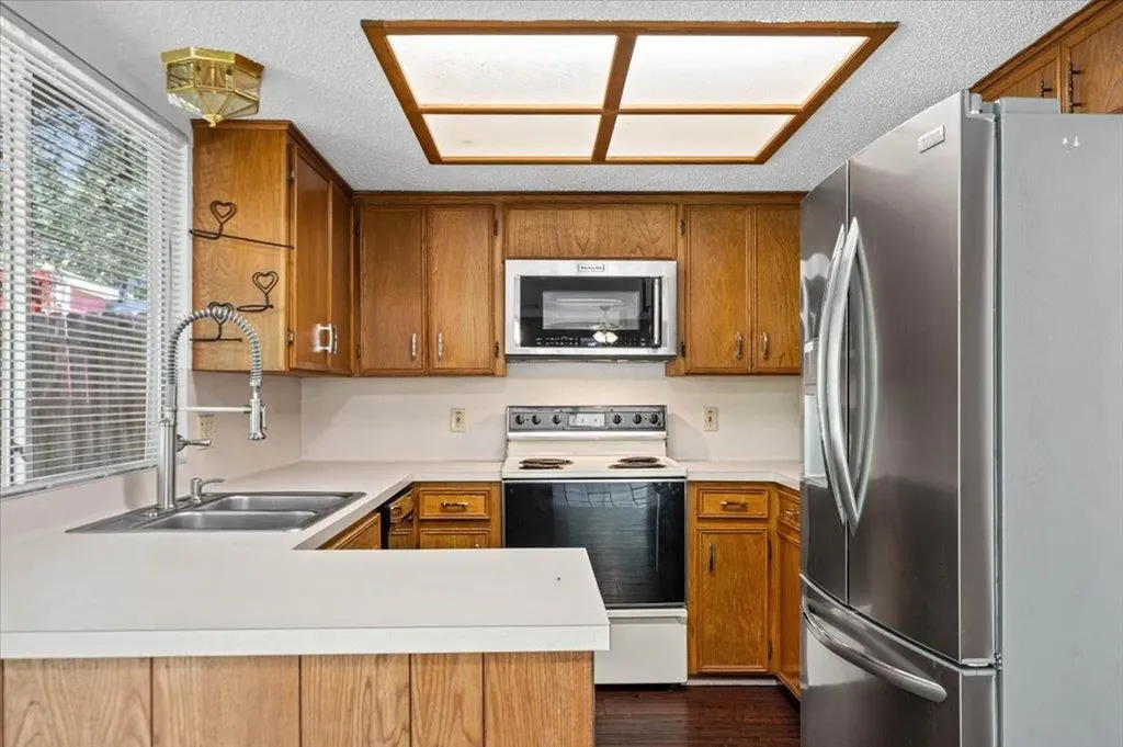 7229 S Brook Drive Austin TX 78736