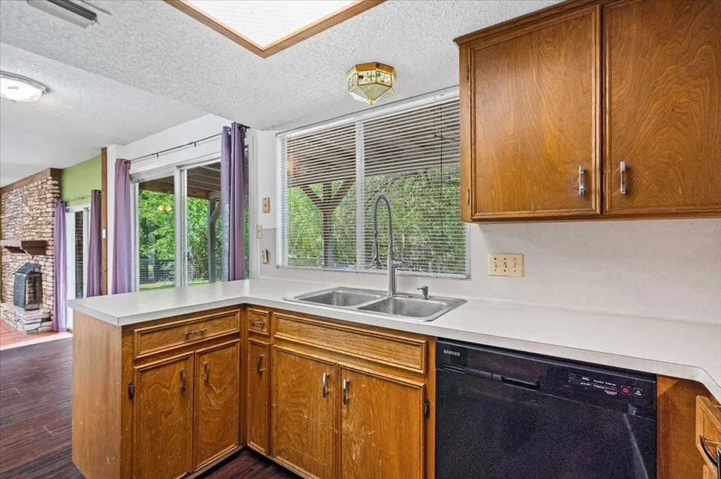 7229 S Brook Drive Austin TX 78736