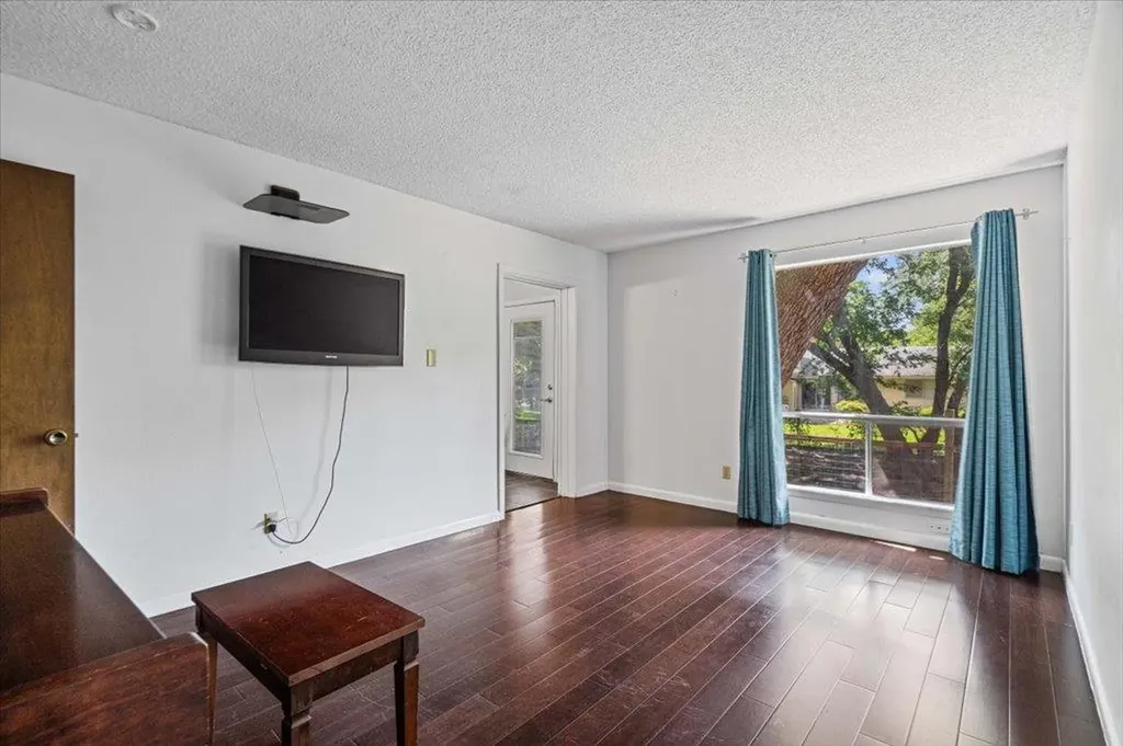 7229 S Brook Drive Austin TX 78736