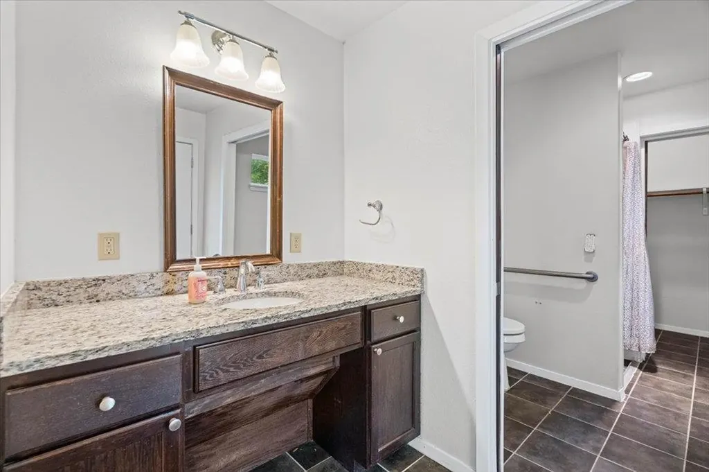 7229 S Brook Drive Austin TX 78736