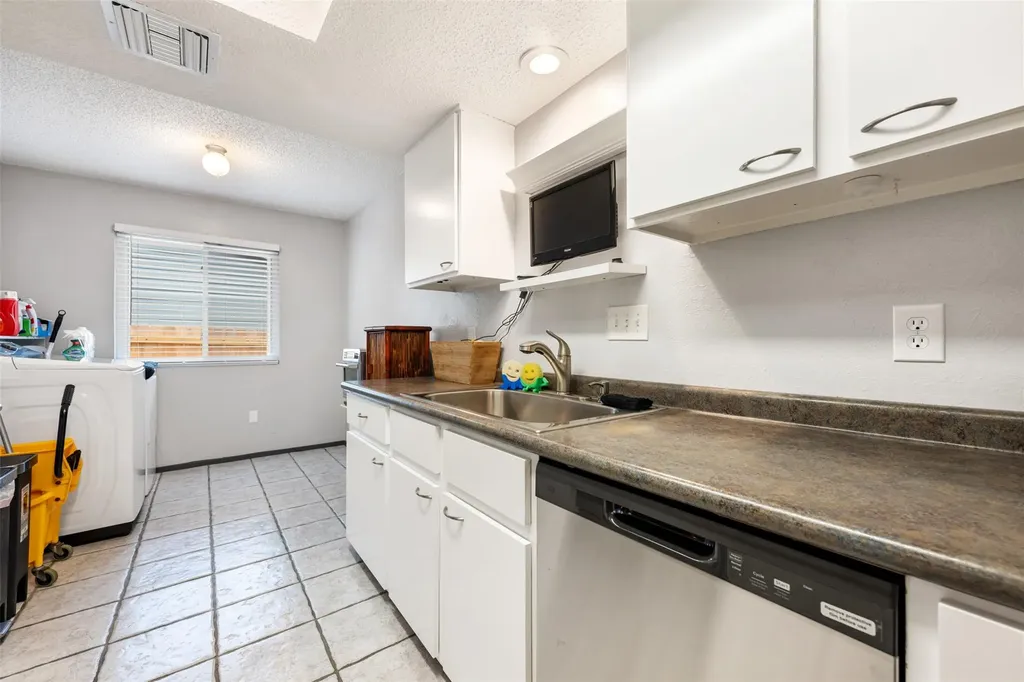 7805 Wakefield Drive Austin TX 78749