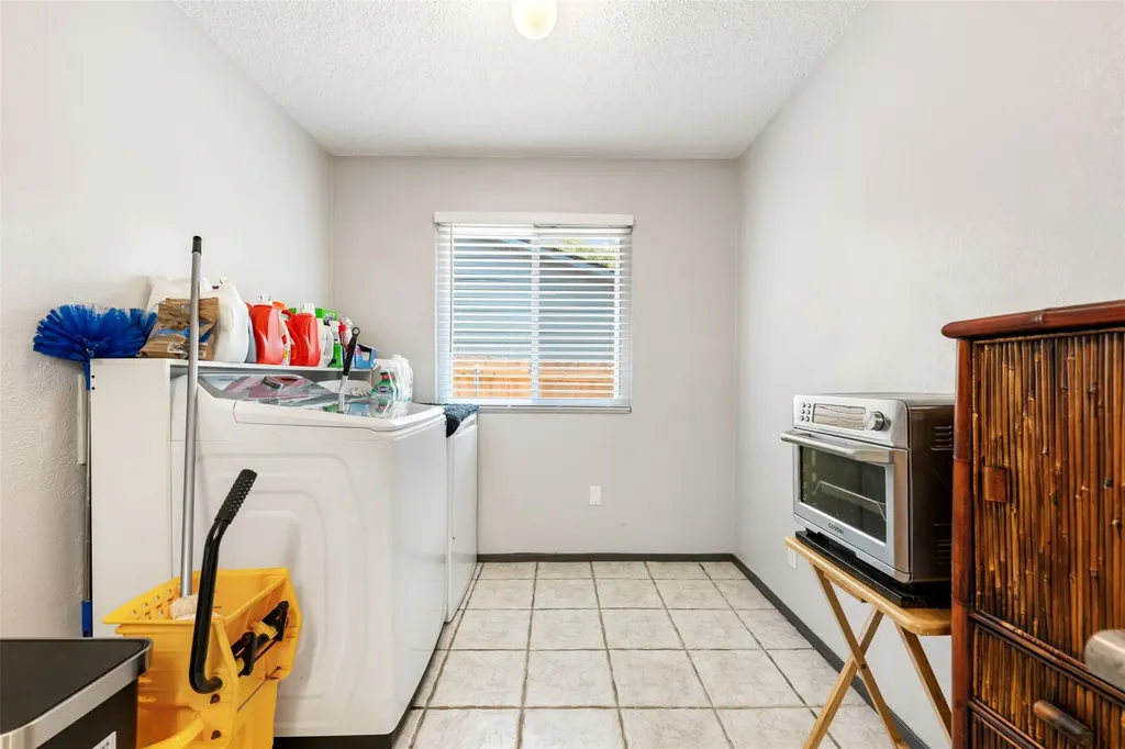 7805 Wakefield Drive Austin TX 78749