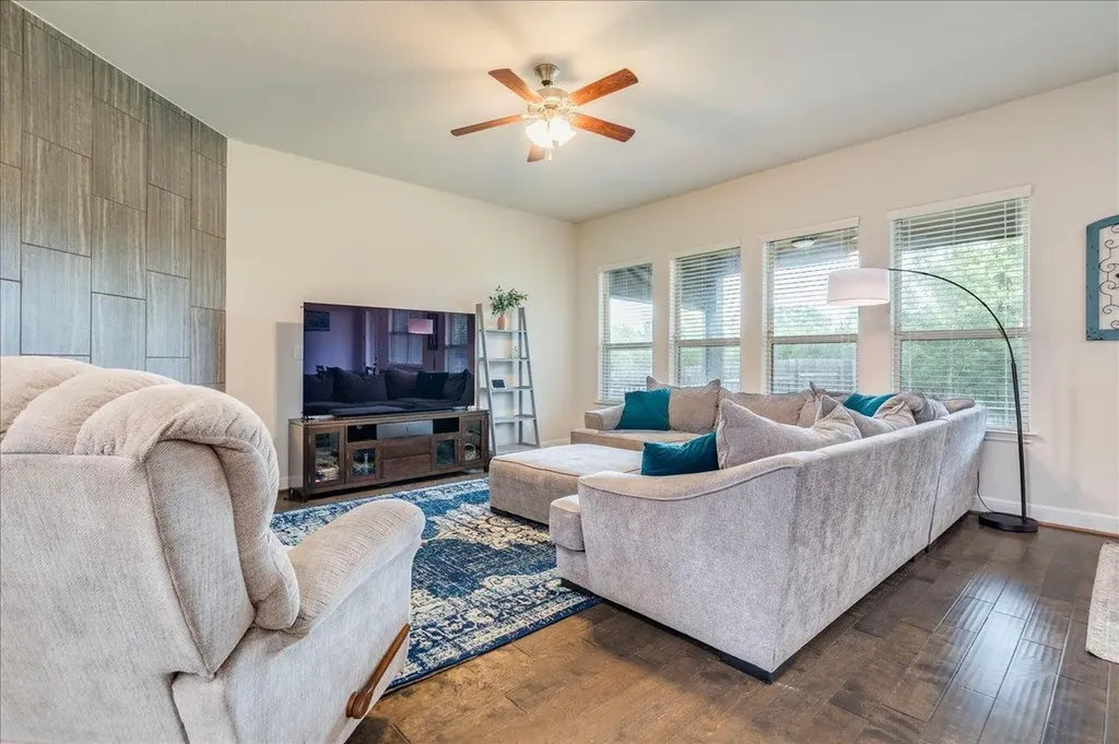 2204 Camino Alemeda Lane Leander TX 78641