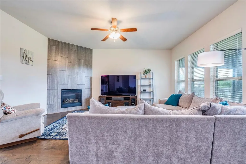 2204 Camino Alemeda Lane Leander TX 78641