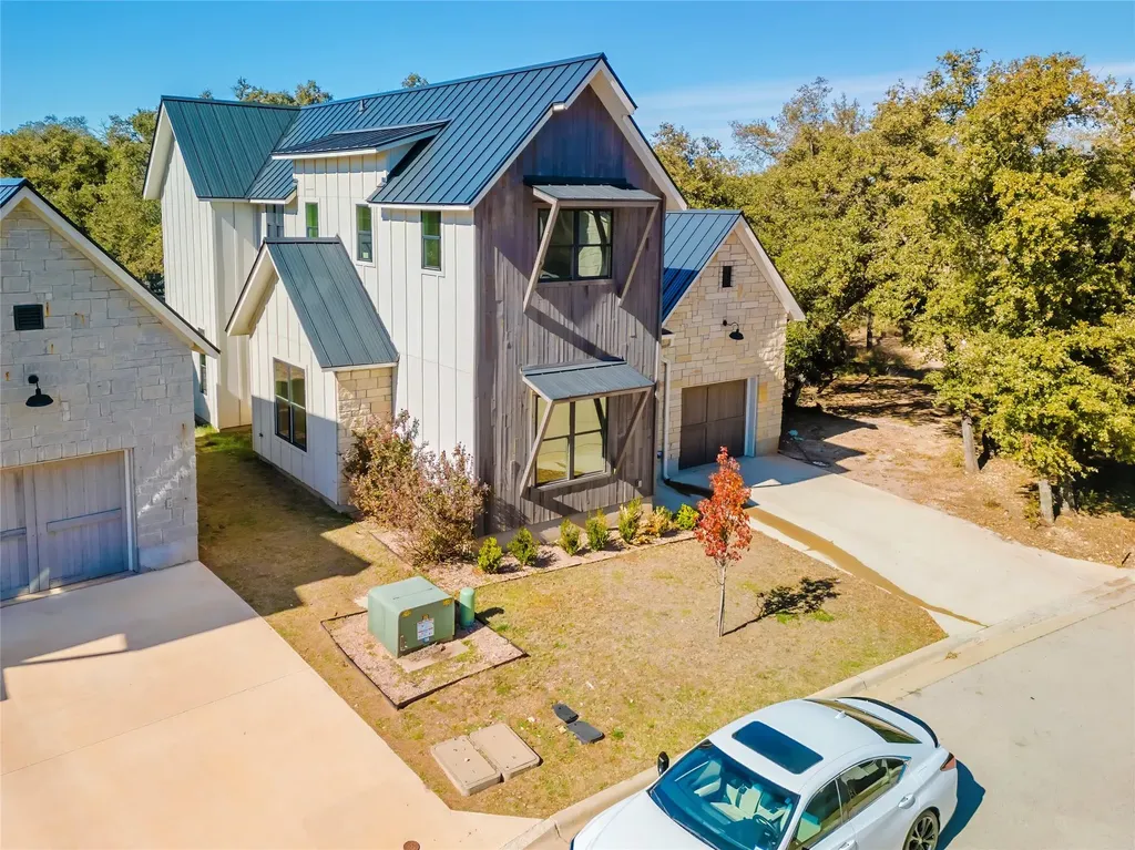 2404 Bruin Drive Spicewood TX 78669