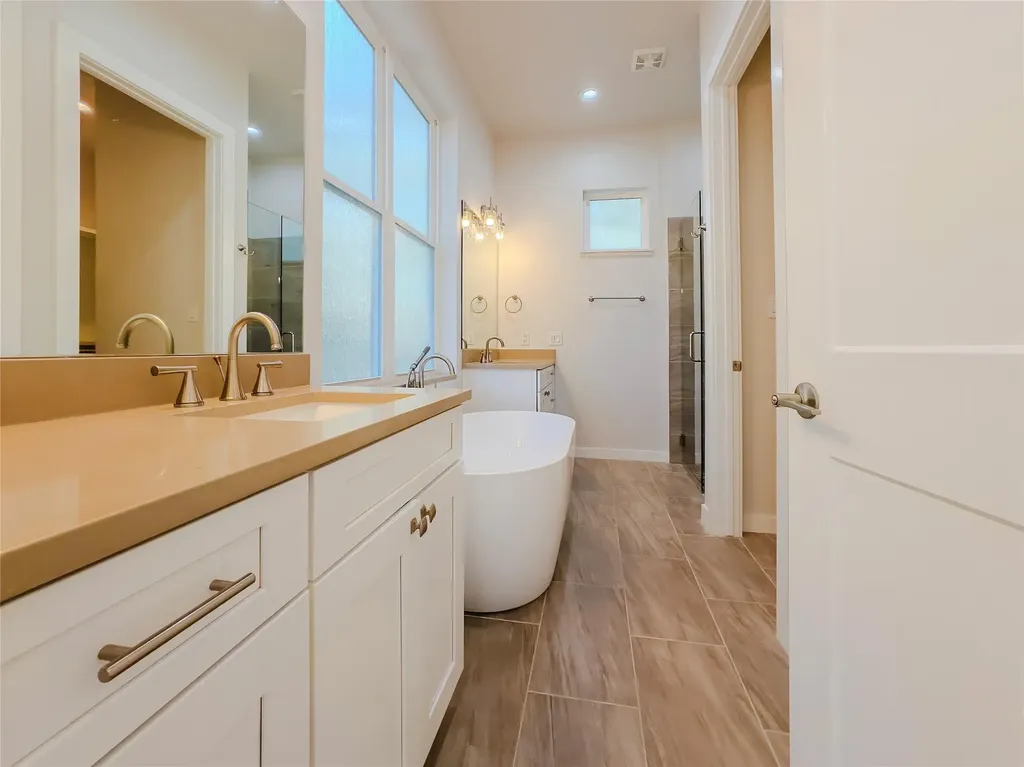 2404 Bruin Drive Spicewood TX 78669