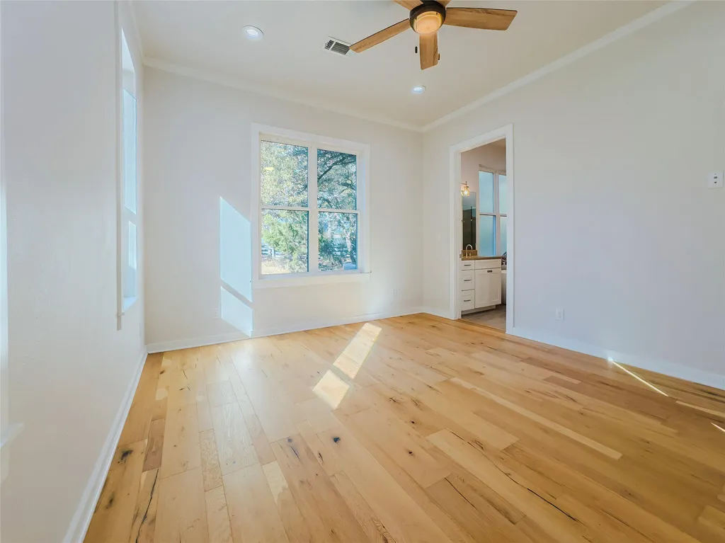 2404 Bruin Drive Spicewood TX 78669