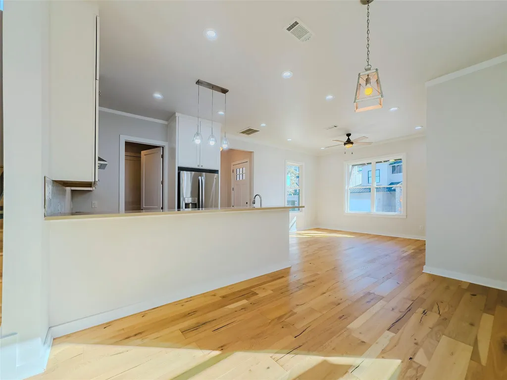 2404 Bruin Drive Spicewood TX 78669