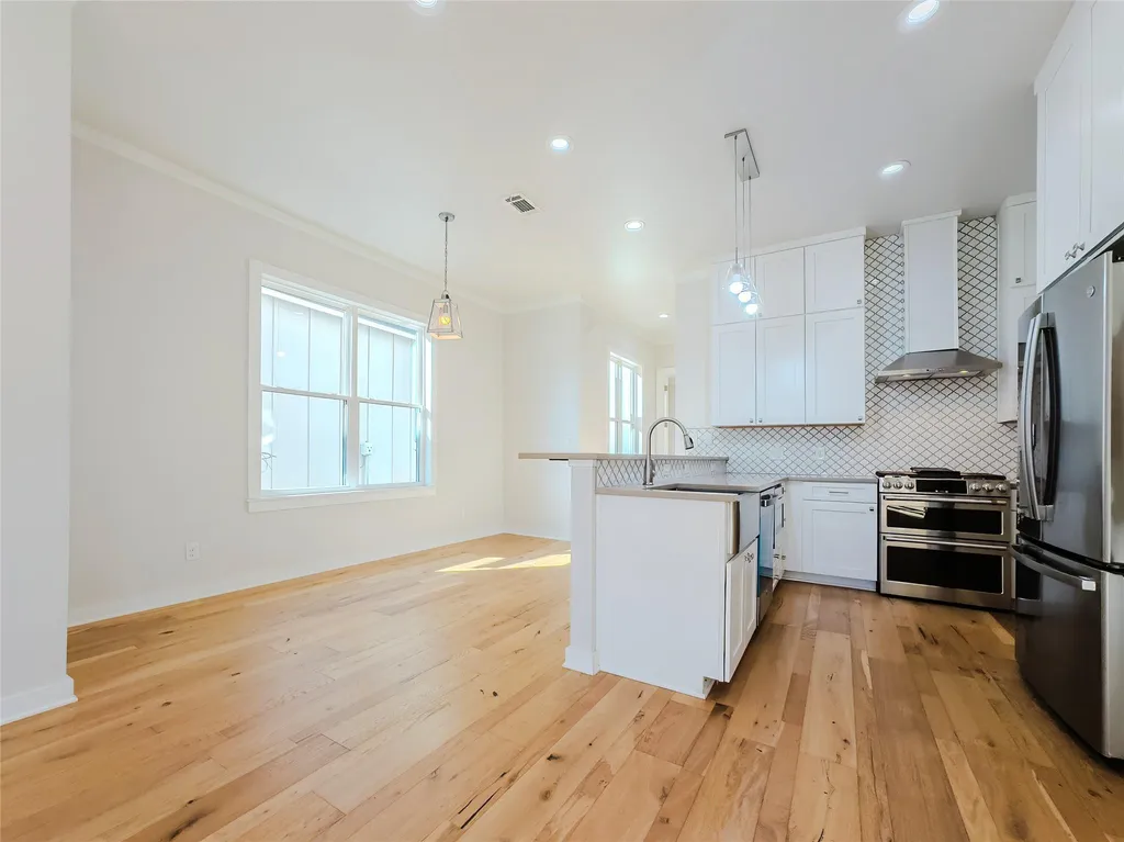 2404 Bruin Drive Spicewood TX 78669