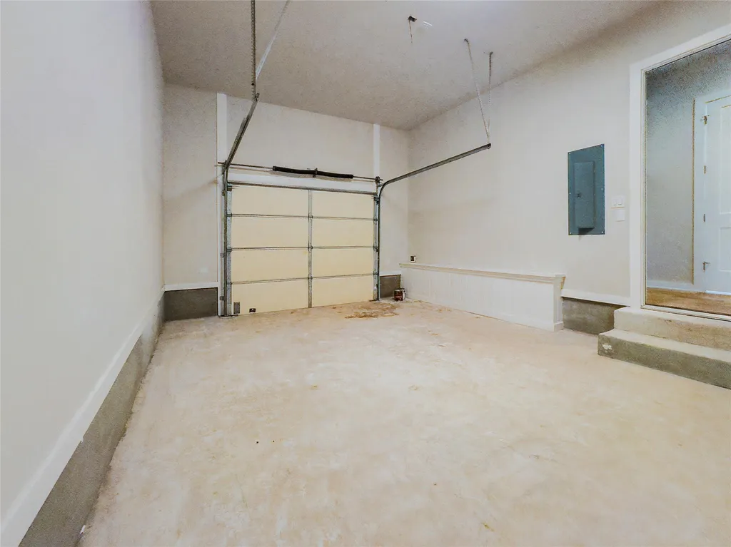 2404 Bruin Drive Spicewood TX 78669
