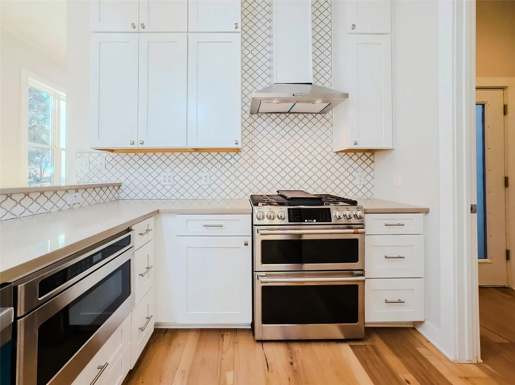 2404 Bruin Drive Spicewood TX 78669